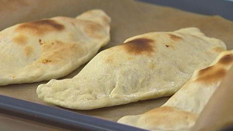 итальянская закрытая пицца калвазоне