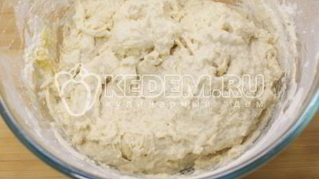 мини-пиццы с ветчиной, маслинами и моцареллой