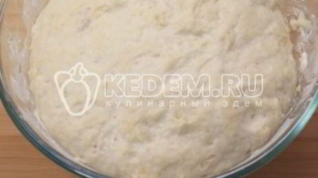 мини-пиццы с ветчиной, маслинами и моцареллой