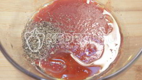 мини-пиццы с ветчиной, маслинами и моцареллой