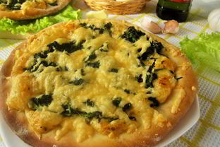 Мини-пиццы со шпинатом