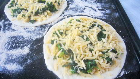 мини-пиццы со шпинатом