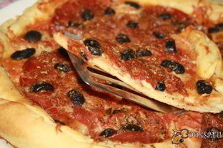 Острая пицца с сыровяленой ветчиной