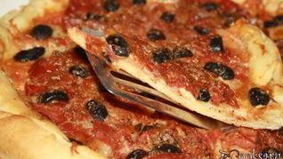 Острая пицца с сыровяленой ветчиной