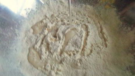 пикантная пицца с чоризо и тремя сырами