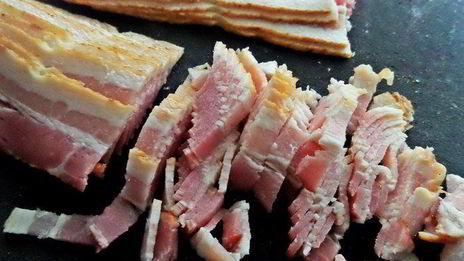 пикантная пицца с чоризо и тремя сырами