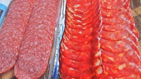 пикантная пицца с чоризо и тремя сырами