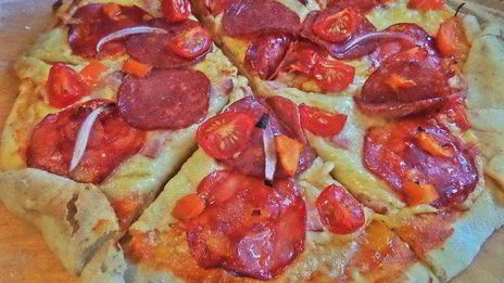 пикантная пицца с чоризо и тремя сырами