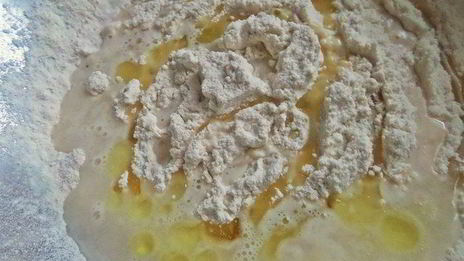 пикантная пицца с чоризо и тремя сырами