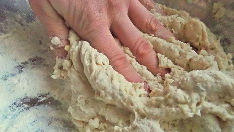 пикантная пицца с чоризо и тремя сырами