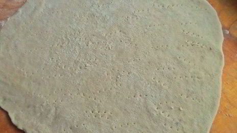 пикантная пицца с чоризо и тремя сырами