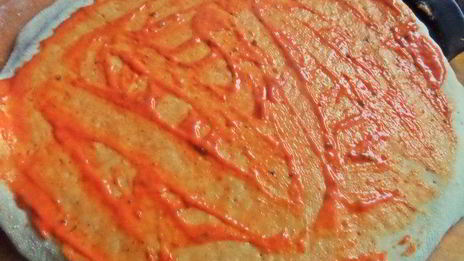 пикантная пицца с чоризо и тремя сырами