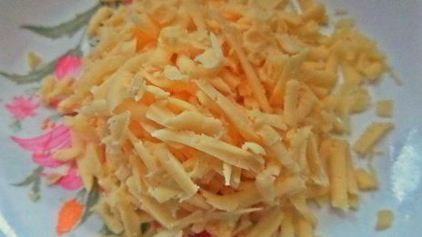 пикантная пицца с чоризо и тремя сырами