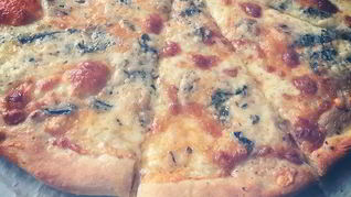 Пицца Четыре запрещенных сыра