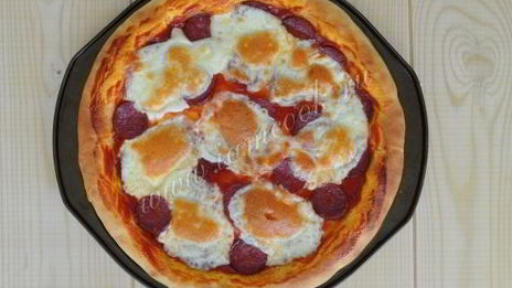 пицца пепперони с жаренной моцареллой