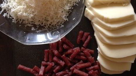 пицца по-чикагски в глубокой форме