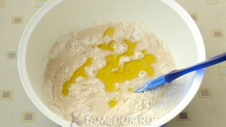 пицца с грибами и колбасой