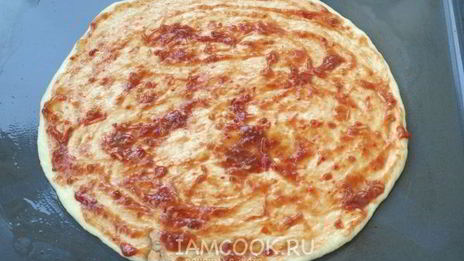 пицца с грибами и колбасой