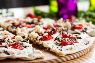 Пицца с клубникой