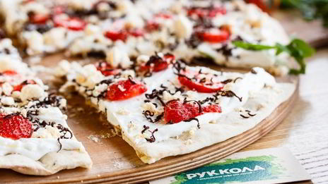 пицца с клубникой