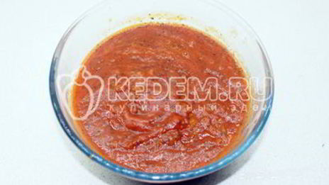 пицца с колбасой и грибами