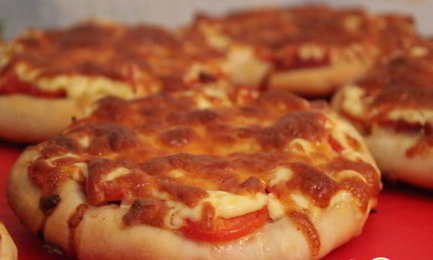 Рецепт пиццы с колбасой и сыром