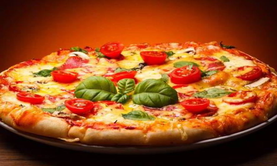 Рецепт пиццы с козьим сыром, помидорами и ветчиной