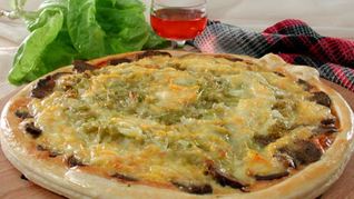 Пицца с печенью и капустой