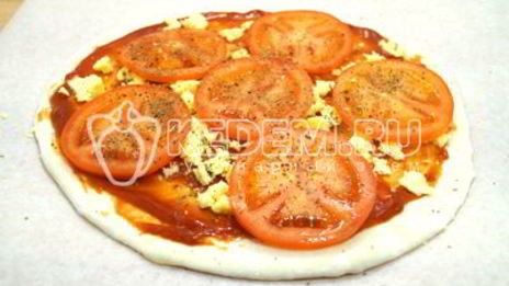 пицца с помидорами
