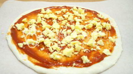 пицца с помидорами