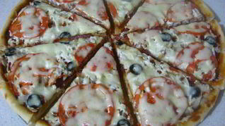 Пицца с салями и болгарским перцем