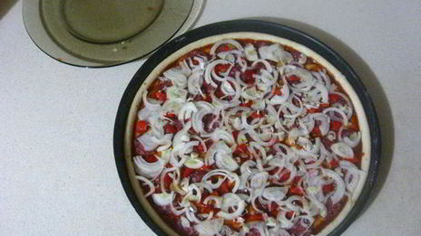 пицца с салями и болгарским перцем