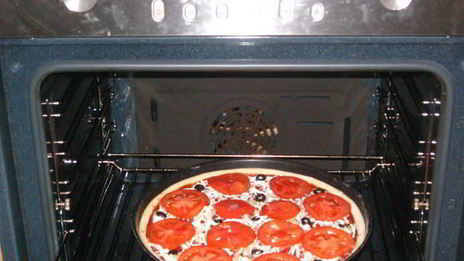 пицца с салями и болгарским перцем