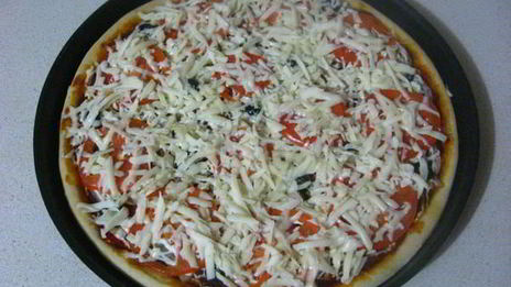 пицца с салями и болгарским перцем