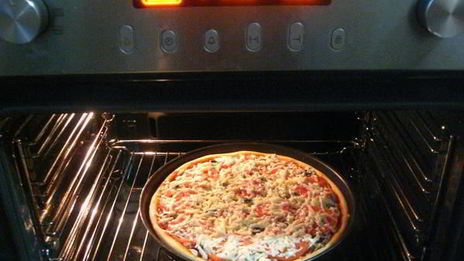 пицца с салями и болгарским перцем