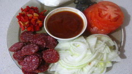 пицца с салями и болгарским перцем