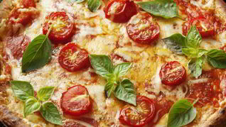 Пицца с сыром и помидорами