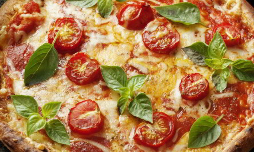 Рецепт пиццы с сыром и помидорами