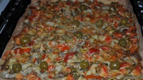 пицца с тунцом и кальмарами