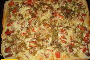 Пицца с вареной колбасой