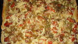 Пицца с вареной колбасой