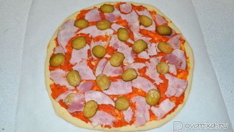 пицца с ветчиной и кукурузой