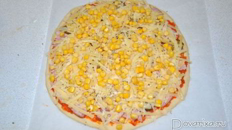 пицца с ветчиной и кукурузой