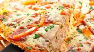 Пицца с ветчиной и сыром моцарелла