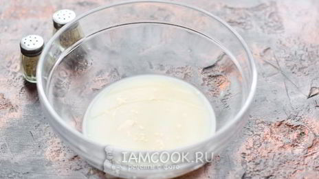 пицца с ветчиной, сыром и помидорами