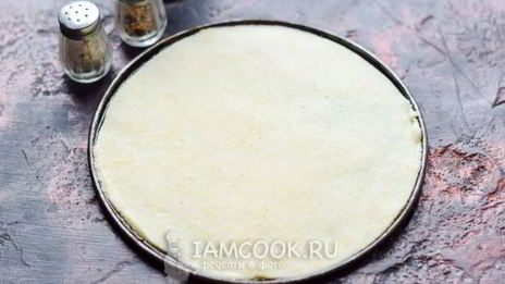 пицца с ветчиной, сыром и помидорами