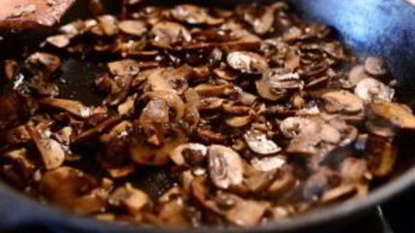 слоеная пицца с грибами