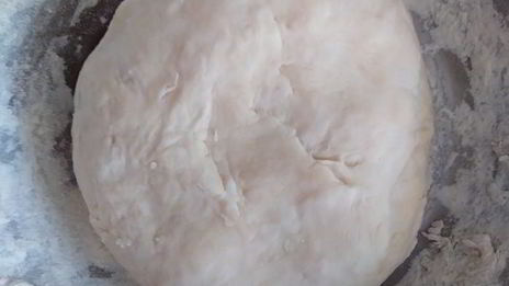 закрытая пицца с курицей и чесноком