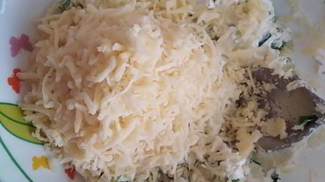 закрытая пицца с курицей и чесноком