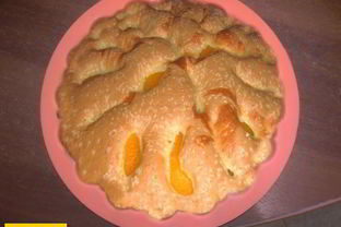 Шарлотка с персиками